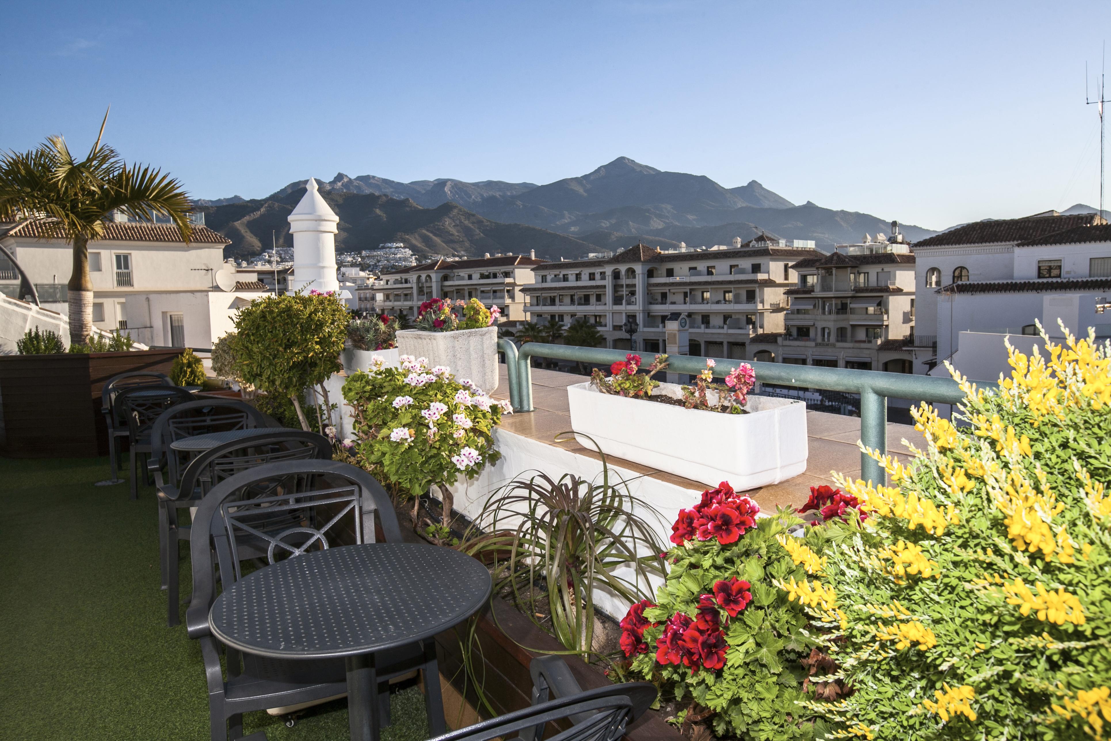Hotel Plaza Cavana Нерха Экстерьер фото