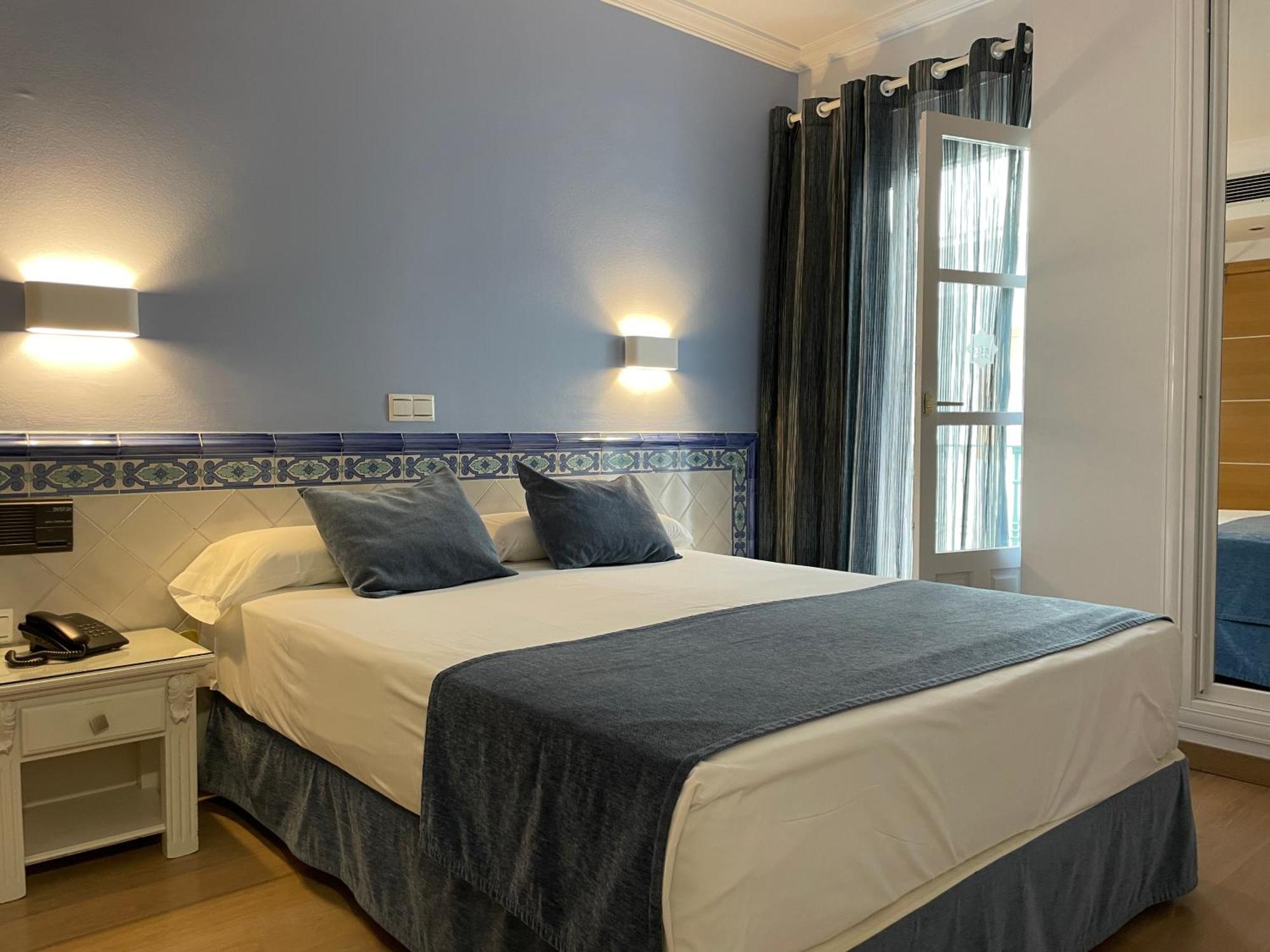 Hotel Plaza Cavana Нерха Экстерьер фото