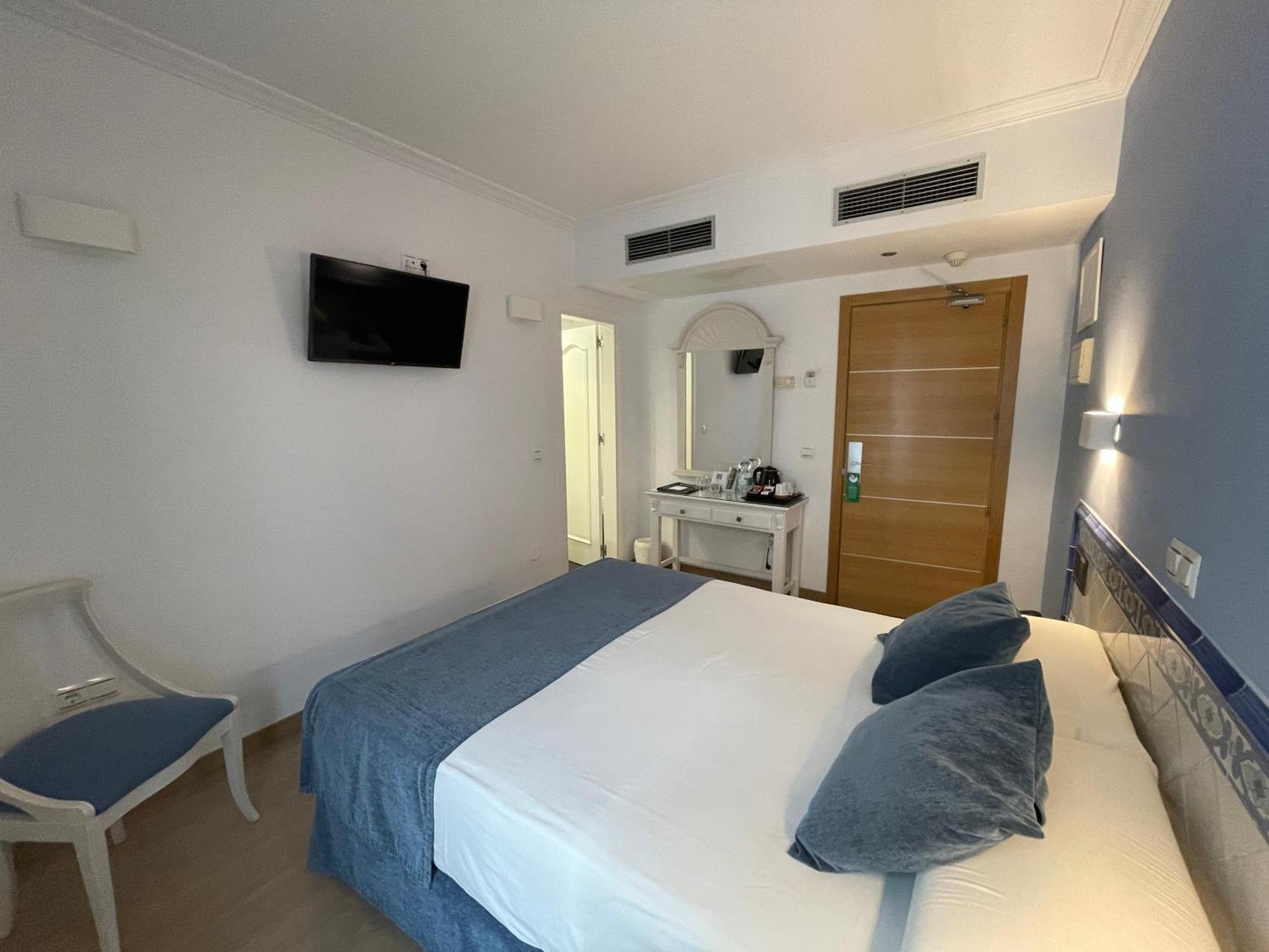 Hotel Plaza Cavana Нерха Экстерьер фото