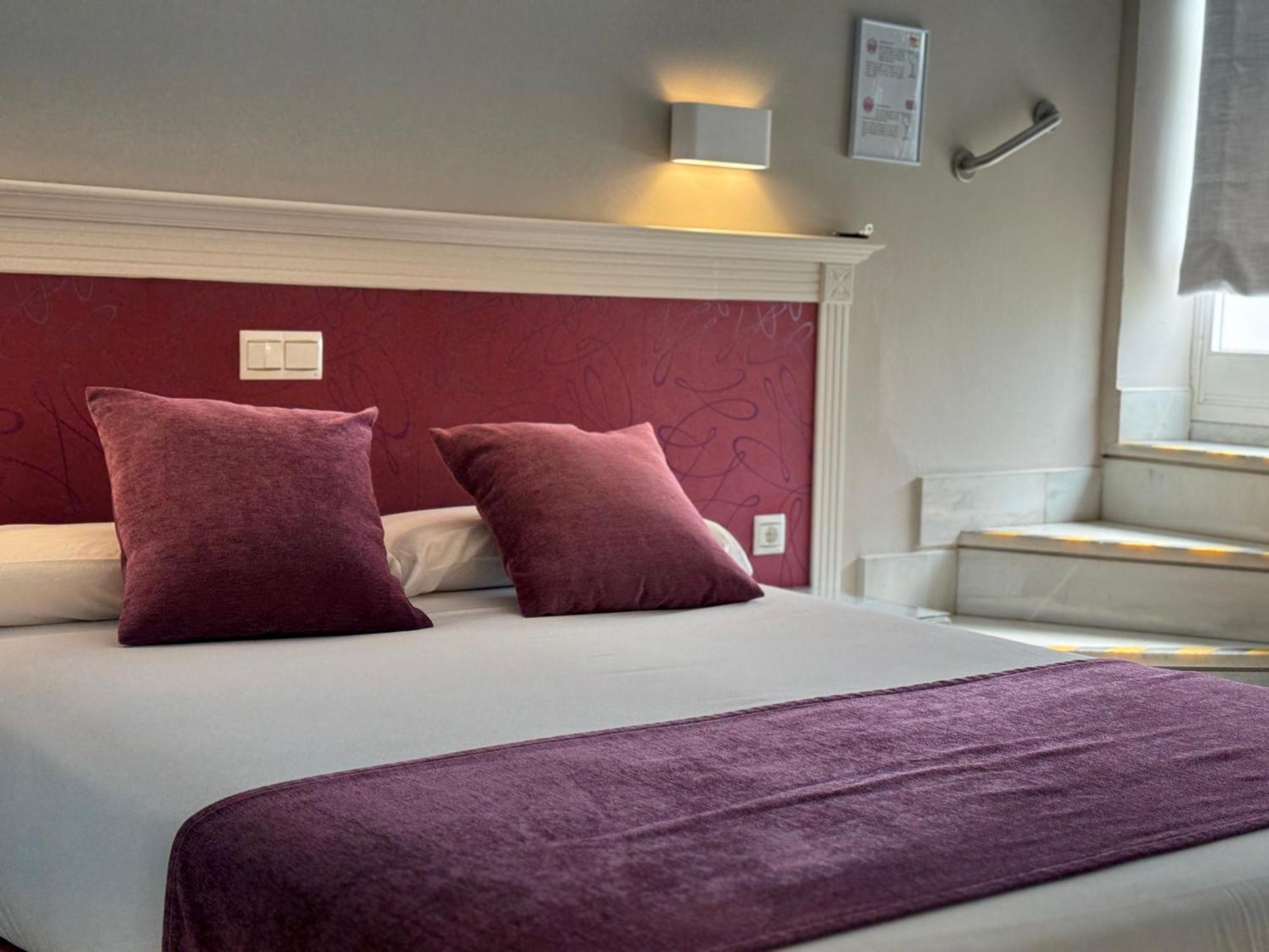 Hotel Plaza Cavana Нерха Экстерьер фото
