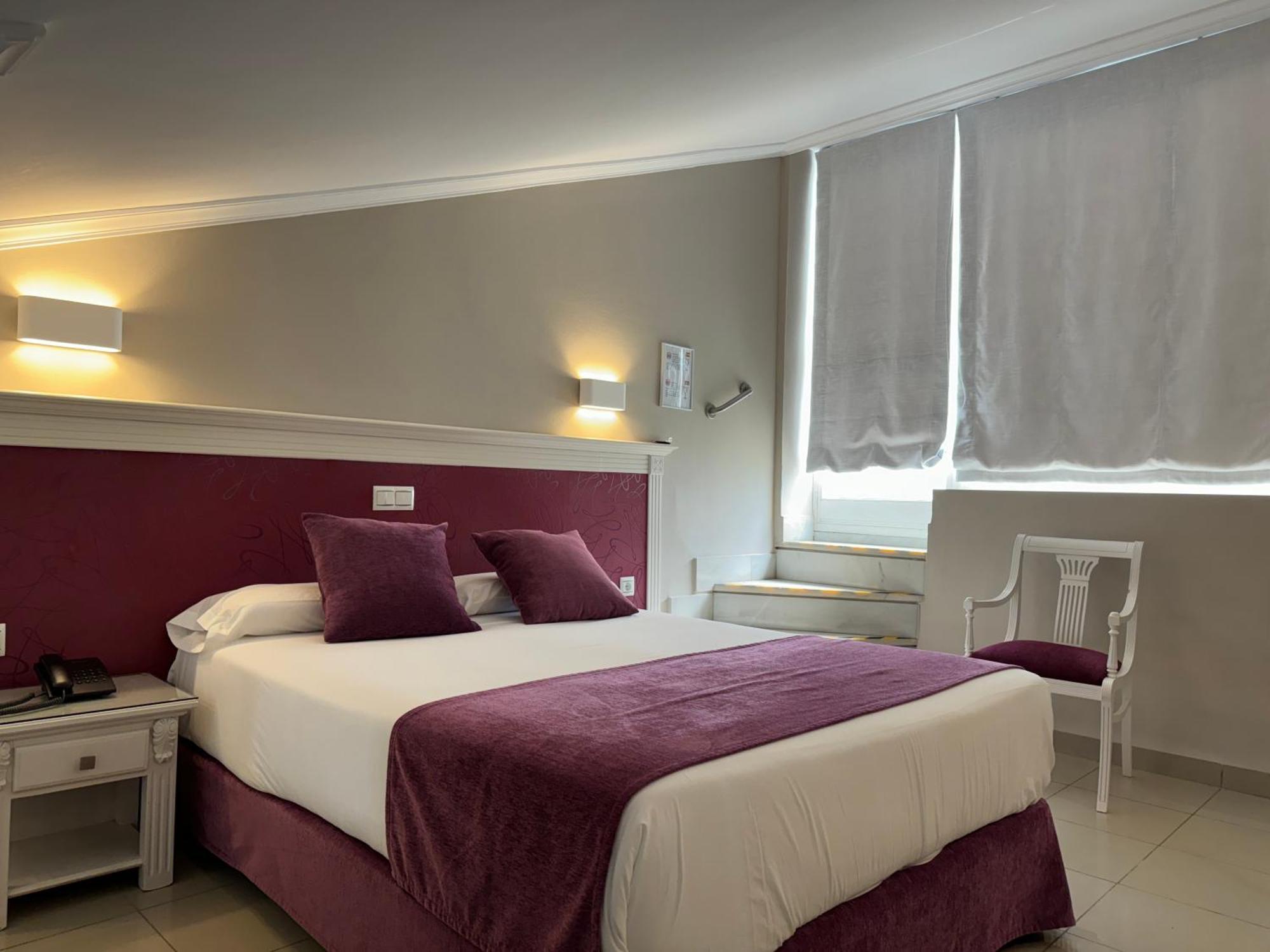 Hotel Plaza Cavana Нерха Экстерьер фото