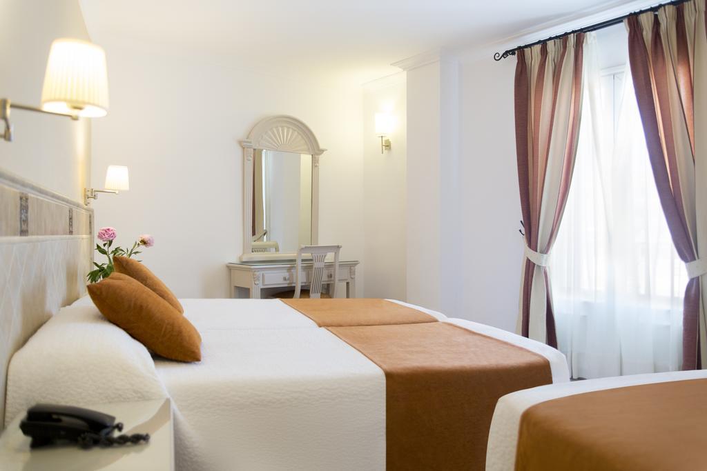 Hotel Plaza Cavana Нерха Экстерьер фото