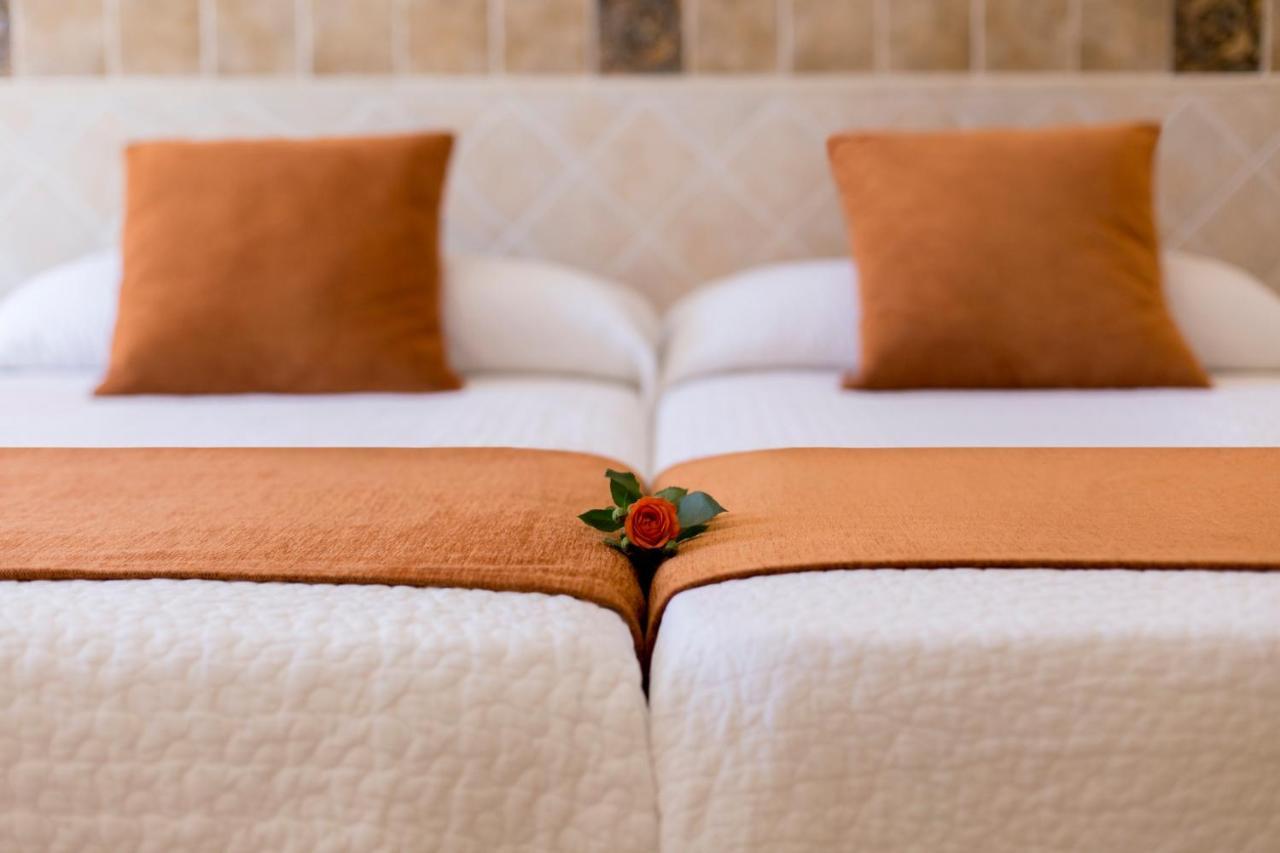 Hotel Plaza Cavana Нерха Экстерьер фото
