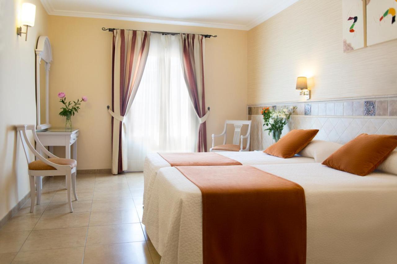 Hotel Plaza Cavana Нерха Экстерьер фото